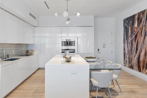 Condominio en venta en Miami Beach, Florida, 2 dormitorios, 145.76 m2 № 1976056 - foto 17