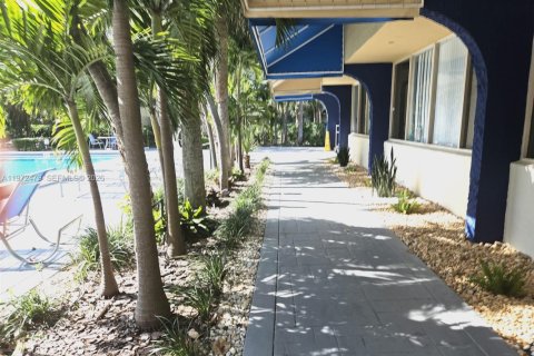 Купить кондоминиум в Майами, Флорида 1 спальня, 56.21м2, № 2051972 - фото 11