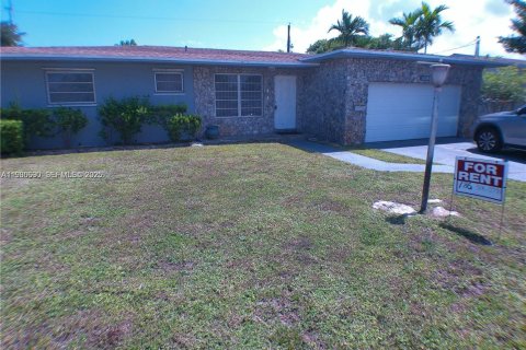 Купить виллу или дом в Холливуд, Флорида 2 спальни, 183.2м2, № 1989420 - фото 1