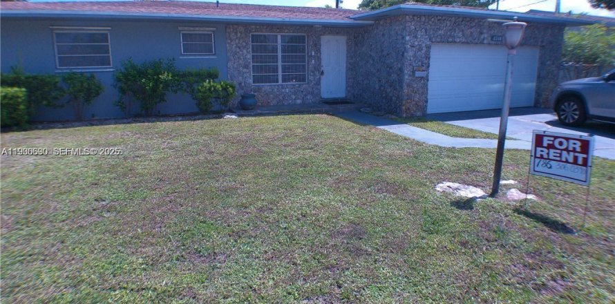 Дом в Холливуд, Флорида 2 спальни, 183.2м2 № 1989420