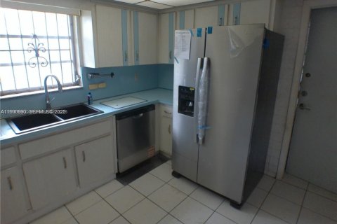 Купить виллу или дом в Холливуд, Флорида 2 спальни, 183.2м2, № 1989420 - фото 14