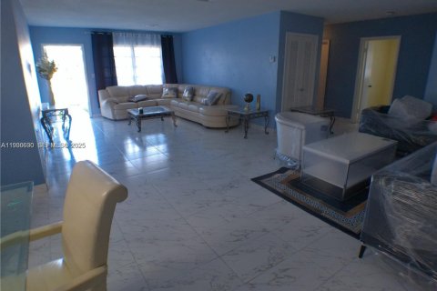 Купить виллу или дом в Холливуд, Флорида 2 спальни, 183.2м2, № 1989420 - фото 6