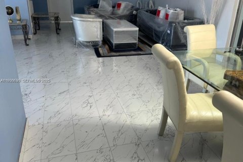 Купить виллу или дом в Холливуд, Флорида 2 спальни, 183.2м2, № 1989420 - фото 9