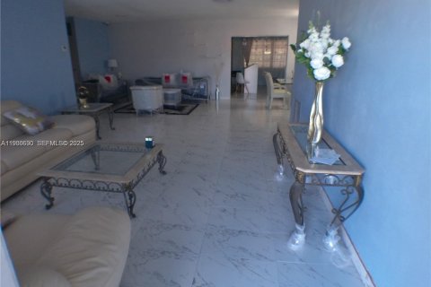 Купить виллу или дом в Холливуд, Флорида 2 спальни, 183.2м2, № 1989420 - фото 7