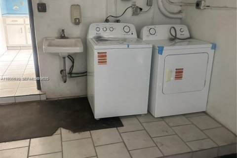 Купить виллу или дом в Холливуд, Флорида 2 спальни, 183.2м2, № 1989420 - фото 16