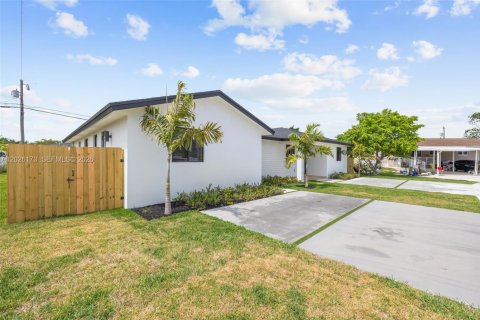 Casa en alquiler en Goulds, Florida, 3 dormitorios, 116.96 m2 № 2085838 - foto 4