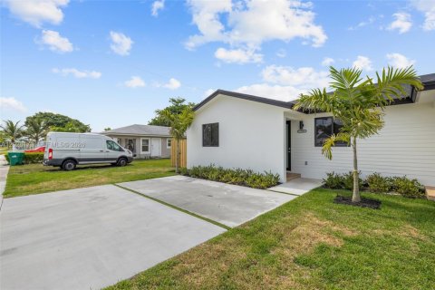 Casa en alquiler en Goulds, Florida, 3 dormitorios, 116.96 m2 № 2085838 - foto 5