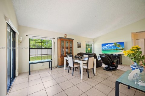 Villa ou maison à vendre à Miramar, Floride: 2 chambres, 93.83 m2 № 2074724 - photo 6