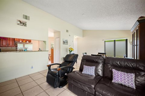 Villa ou maison à vendre à Miramar, Floride: 2 chambres, 93.83 m2 № 2074724 - photo 8