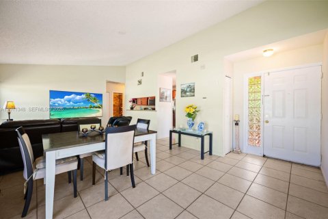 Villa ou maison à vendre à Miramar, Floride: 2 chambres, 93.83 m2 № 2074724 - photo 7