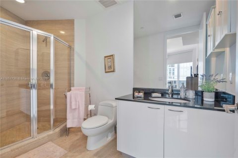 Condo in Sunny Isles Beach, Florida, 2 bedrooms  № 1858681 - photo 13
