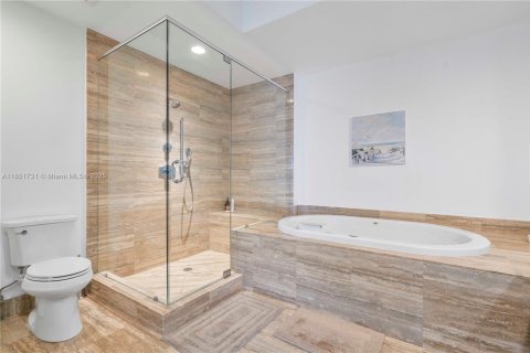 Condo in Sunny Isles Beach, Florida, 2 bedrooms  № 1858681 - photo 18