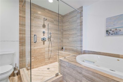 Condo in Sunny Isles Beach, Florida, 2 bedrooms  № 1858681 - photo 19