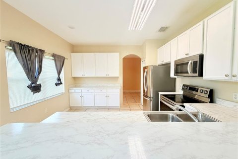 Villa ou maison à vendre à Kissimmee, Floride: 4 chambres, 221.85 m2 № 2226038 - photo 5