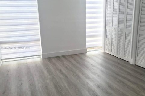 Condo in Hialeah, Florida, 1 bedroom  № 2001393 - photo 10