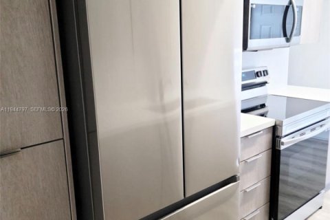 Condo in Hialeah, Florida, 1 bedroom  № 2001393 - photo 6