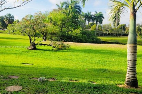 Condo in Hialeah, Florida, 1 bedroom  № 2001393 - photo 4