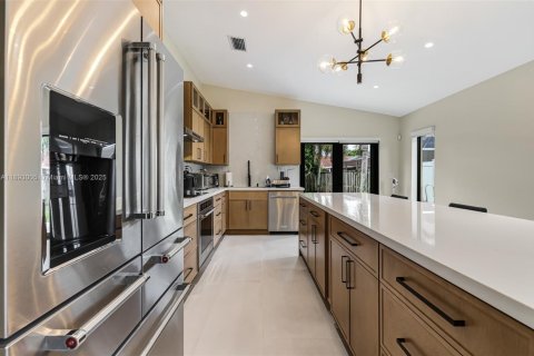 Villa ou maison à vendre à Pembroke Pines, Floride: 3 chambres, 154.87 m2 № 1945464 - photo 12