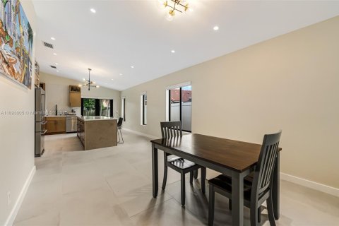 Villa ou maison à vendre à Pembroke Pines, Floride: 3 chambres, 154.87 m2 № 1945464 - photo 10