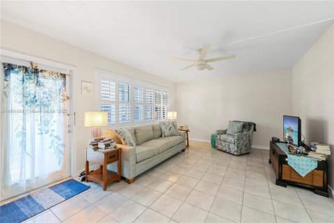 Condominio en venta en Deerfield Beach, Florida, 1 dormitorio, 66.8 m2 № 1887998 - foto 22