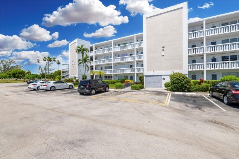 Condominio en venta en Deerfield Beach, Florida, 1 dormitorio, 66.8 m2 № 1887998 - foto 2