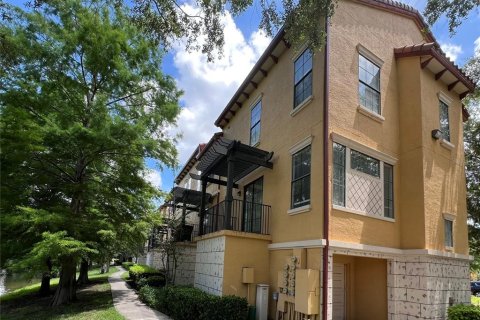 Touwnhouse à vendre à Orlando, Floride: 4 chambres, 173.54 m2 № 2312491 - photo 2