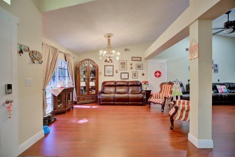 Villa ou maison à vendre à Kissimmee, Floride: 4 chambres, 196.95 m2 № 2330626 - photo 3