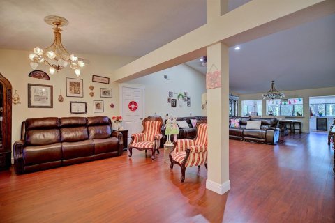 Villa ou maison à vendre à Kissimmee, Floride: 4 chambres, 196.95 m2 № 2330626 - photo 4