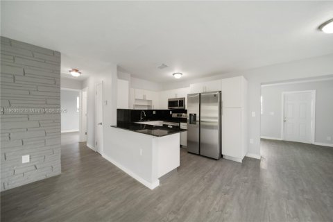 Casa en alquiler en Miramar, Florida, 2 dormitorios, 100.8 m2 № 1951966 - foto 6