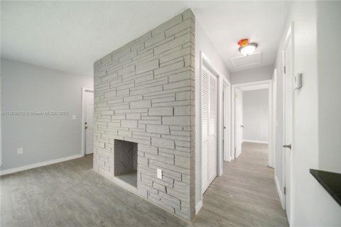 Casa en alquiler en Miramar, Florida, 2 dormitorios, 100.8 m2 № 1951966 - foto 9