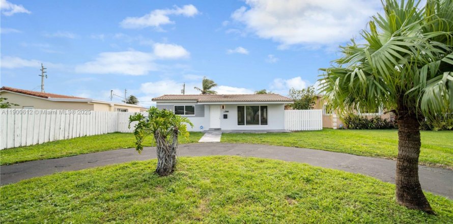 Casa en Miramar, Florida 2 dormitorios, 100.8 m2 № 1951966