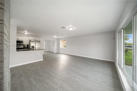 Casa en alquiler en Miramar, Florida, 2 dormitorios, 100.8 m2 № 1951966 - foto 5