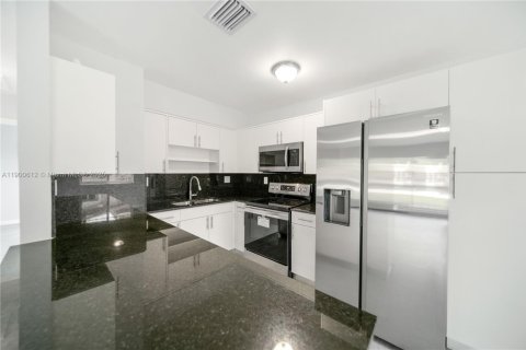 Casa en alquiler en Miramar, Florida, 2 dormitorios, 100.8 m2 № 1951966 - foto 7