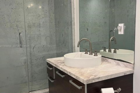 Condo in Miami, Florida, 1 bedroom  № 2060226 - photo 29