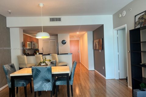 Condo in Miami, Florida, 1 bedroom  № 2060226 - photo 21