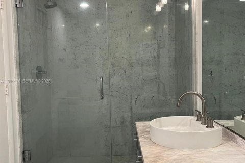 Condo in Miami, Florida, 1 bedroom  № 2060226 - photo 27