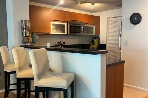 Condo in Miami, Florida, 1 bedroom  № 2060226 - photo 4