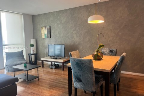 Condo in Miami, Florida, 1 bedroom  № 2060226 - photo 24