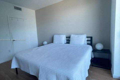 Condo in Miami, Florida, 1 bedroom  № 2060226 - photo 11