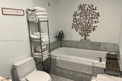 Condo in Miami, Florida, 1 bedroom  № 2060226 - photo 30