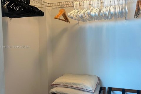 Condo in Miami, Florida, 1 bedroom  № 2060226 - photo 13