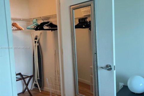 Condo in Miami, Florida, 1 bedroom  № 2060226 - photo 16