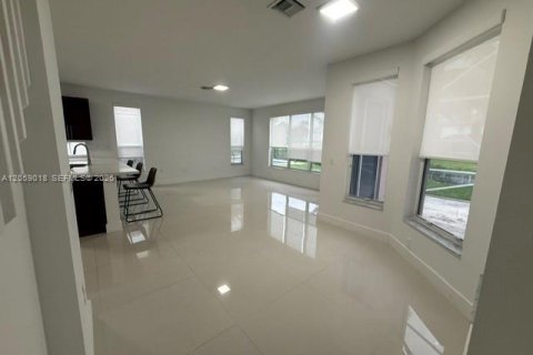 Villa ou maison à louer à Coral Springs, Floride: 5 chambres, 264.59 m2 № 2169133 - photo 5