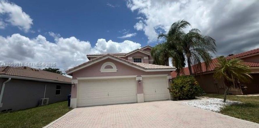 Villa ou maison à Coral Springs, Floride 5 chambres, 264.59 m2 № 2169133