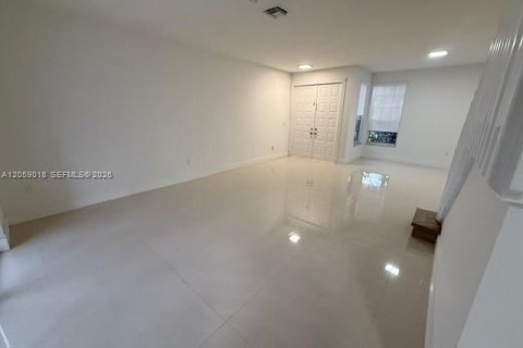 Villa ou maison à louer à Coral Springs, Floride: 5 chambres, 264.59 m2 № 2169133 - photo 7