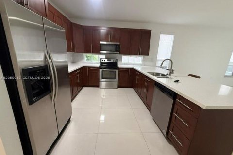 Villa ou maison à louer à Coral Springs, Floride: 5 chambres, 264.59 m2 № 2169133 - photo 3