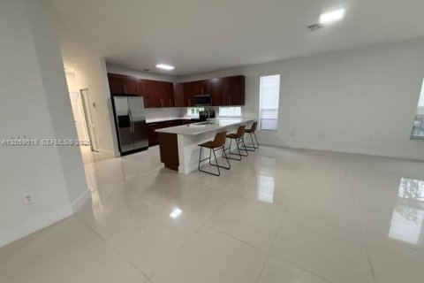 Villa ou maison à louer à Coral Springs, Floride: 5 chambres, 264.59 m2 № 2169133 - photo 4