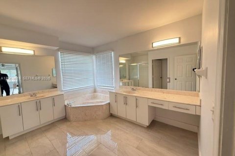 Villa ou maison à louer à Coral Springs, Floride: 5 chambres, 264.59 m2 № 2169133 - photo 10