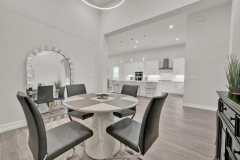 House in Port St. Lucie, Florida 3 bedrooms, 260.78 sq.m. № 2145972 - photo 16