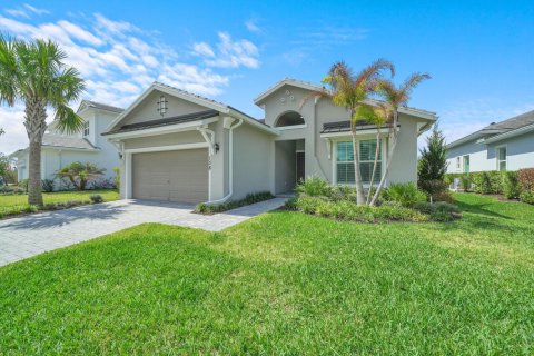 House in Port St. Lucie, Florida 3 bedrooms, 260.78 sq.m. № 2145972 - photo 2